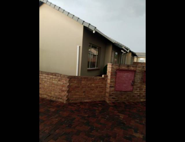 2 BEDROOM TOWNHOUSE FOR SALE IN ORMONDE